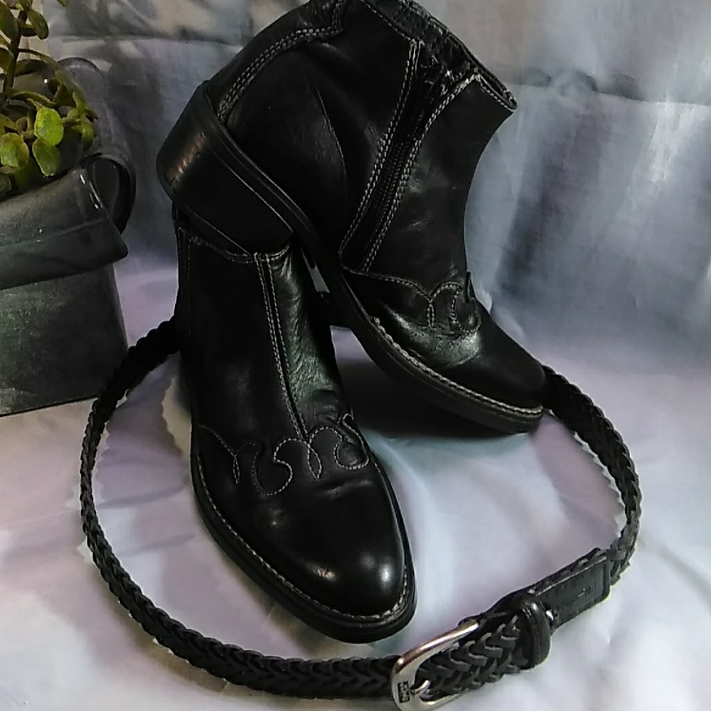 Black boots size 31 boys